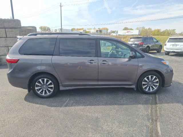 2020 Toyota Sienna XLE