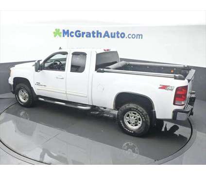 2007 GMC Sierra 2500HD SLT is a White 2007 GMC Sierra 2500 H/D Truck in Dubuque IA