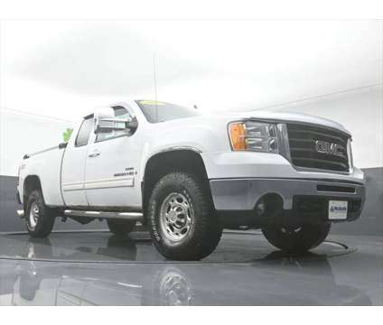 2007 GMC Sierra 2500HD SLT is a White 2007 GMC Sierra 2500 H/D Truck in Dubuque IA