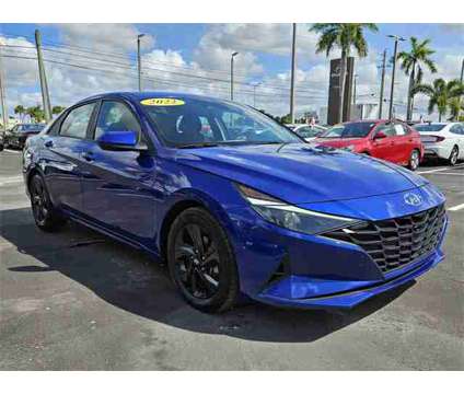 2022 Hyundai Elantra SEL is a Blue 2022 Hyundai Elantra Sedan in Hialeah FL