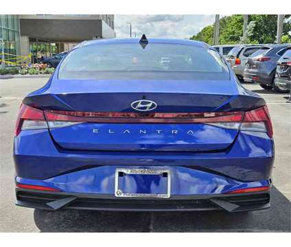 2022 Hyundai Elantra SEL is a Blue 2022 Hyundai Elantra Sedan in Hialeah FL