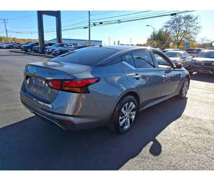 2019 Nissan Altima 2.5 S is a 2019 Nissan Altima 2.5 Trim Sedan in Plainfield CT