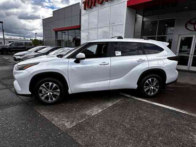 2024 Toyota Highlander XLE