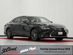 2023 Lexus ES Black, 21K miles