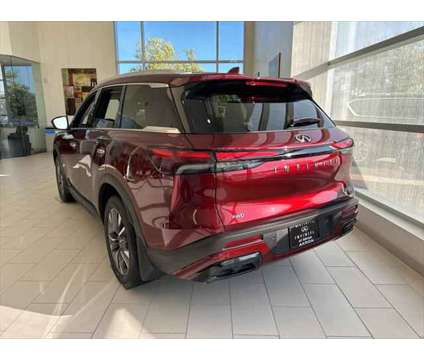 2025 Infiniti QX60 LUXE is a 2025 Infiniti QX60 Luxe SUV in Akron OH