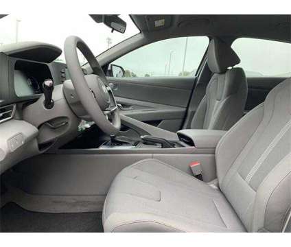 2025 Hyundai Elantra SE is a White 2025 Hyundai Elantra SE Sedan in Matthews NC