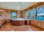 20 Dover Ct Bay Shore, NY