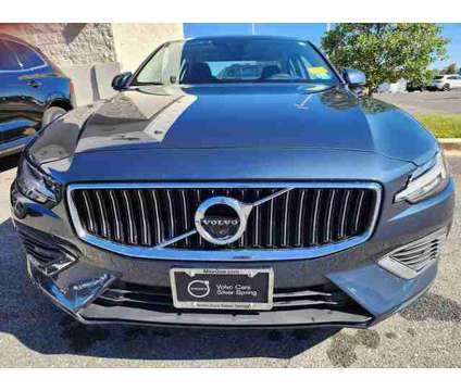 2022 Volvo S60 Recharge Plug-In Hybrid T8 Inscription is a Blue 2022 Volvo S60 2.4 Trim Hybrid in Silver Spring MD