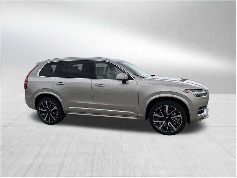 2025 Volvo XC90 B5 Plus