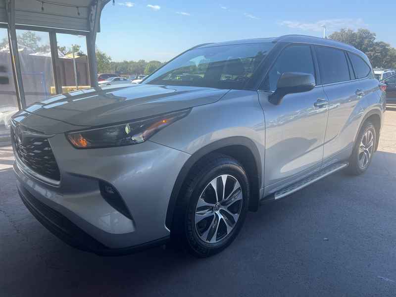 2022 Toyota Highlander XLE FWD