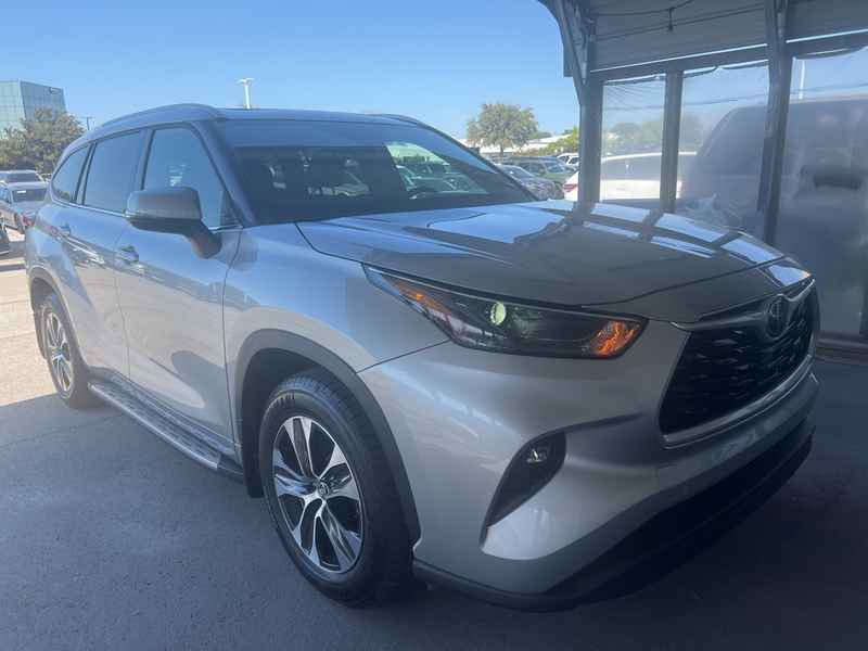 2022 Toyota Highlander XLE FWD