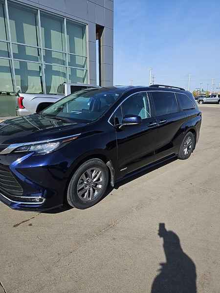 2021 Toyota Sienna XLE 7 Passenger