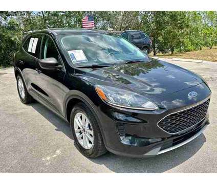 2022 Ford Escape SE is a Black 2022 Ford Escape SE SUV in Fort Pierce FL