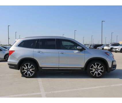 2019 Honda Pilot Elite is a Silver 2019 Honda Pilot Elite SUV in Friendswood TX