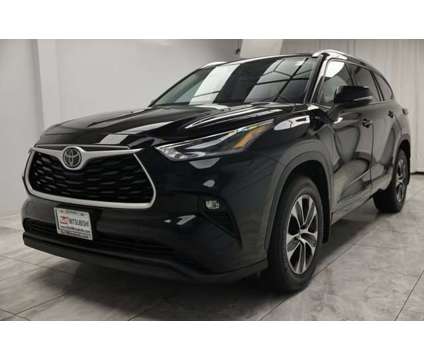 2021 Toyota Highlander XLE is a Black 2021 Toyota Highlander XLE SUV in Rahway NJ