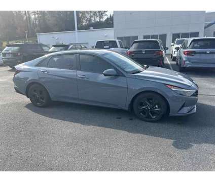 2022 Hyundai Elantra SEL is a 2022 Hyundai Elantra Car for Sale in Indiana PA