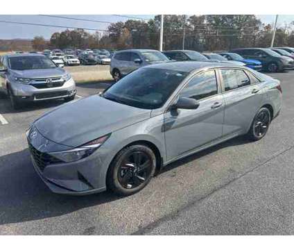 2022 Hyundai Elantra SEL is a 2022 Hyundai Elantra Car for Sale in Indiana PA