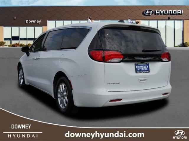 2023 Chrysler Voyager LX