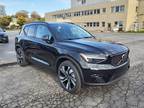 2025 Volvo XC40 B5 Ultra Dark Theme