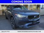 2022 Volvo XC90 T6 Momentum