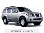 2005 Nissan Pathfinder LE